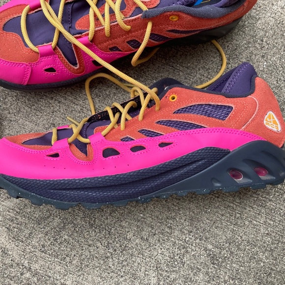 Nike ACG trail shoe boots desert colors sz 10 worn once for 2 hours - Picture 2 of 9